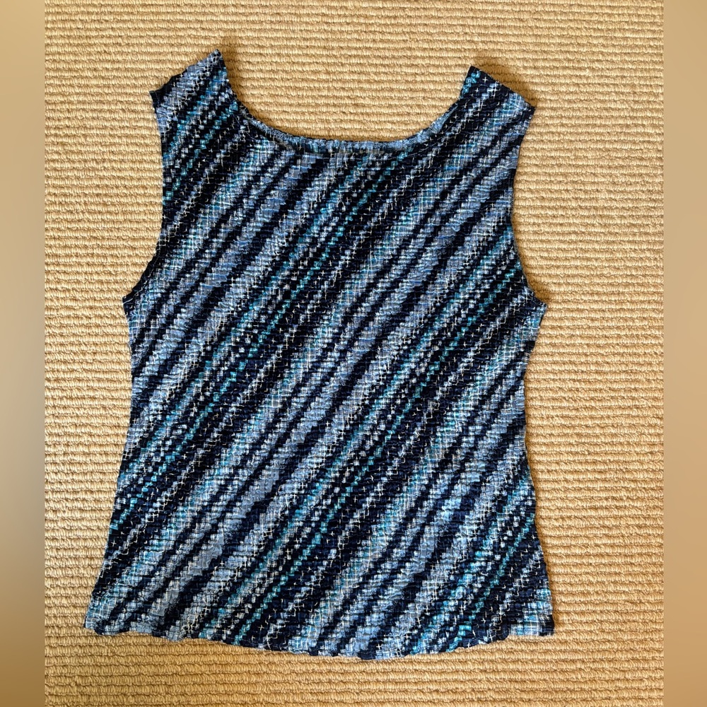 Casual Corner Shell
